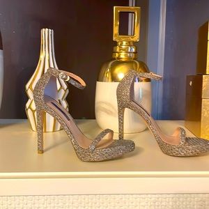 Stuart Weitzman Nudist Disco Platino Heels